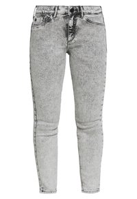Pantalones vaqueros ajustados grises hechos de denim, con una textura desvaída, diseño de cinco bolsillos y pasadores para cinturón. La tela muestra ligeros patrones de desgaste.