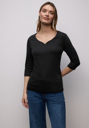 - Bluzka z długim rękawem