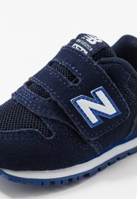 New Balance IV373SB - Sneakers - pigment