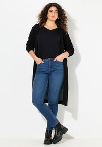 Ulla Popken STRETCH - Vaqueros pitillo - blue denim