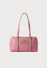 Roza sintetična torbica z dvema ročkama. Ima zlato besedilo "LOVE MOSCHINO" in žep z zadrgo. Eleganten pravokoten dizajn.