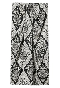 Tissu noir et gris à motif damassé, avec une texture lisse et une apparence en couches. Convient pour des rideaux ou de l'ameublement.