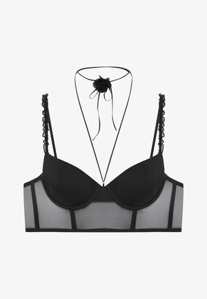 Czarny stanik z gładkimi miseczkami i przezroczystymi siateczkowymi bokami. Posiada falbaniaste ramiączka oraz dekoracyjny kwiatowy akcent z wiązaniami na środku.