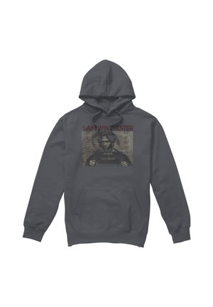 Dunkelgrauer Hoodie mit einem Mugshot-ähnlichen Motiv eines Mannes, der ein Polizeischild mit der Aufschrift „City Police“ unter dem Namen „Sam Winchester“ hält.