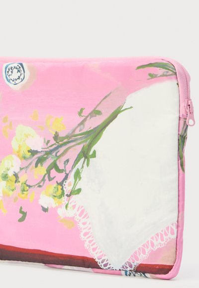 Stine Goya LAPTOP COVER - Taška na laptop - pink