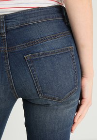 TOM TAILOR TTALEXA Slim - Karcsúsított farmerek - dark stone wash denim blue