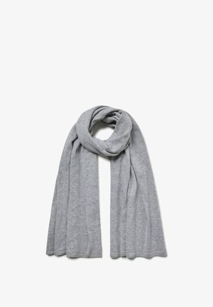 Szary szal wykonany z miękkiego materiału, charakteryzujący się gładką teksturą i zwiewnym krojem, bez widocznych wzorów czy metalowych dodatków.