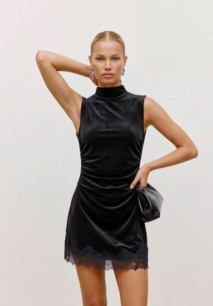 Vero Moda, VMCHLOE SL MINI VELVET DRESS JRS EXP - Robe de soirée - black