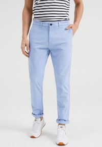 WE Fashion Chinos - light blue