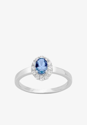 Silberner Ring mit einem ovalen blauen Saphir-Mittelstein, umgeben von einem Heiligenschein aus kleinen klaren Diamanten.
