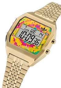 Digital klocka med guldfärgad metallarmband, fyrkantigt hölje och livfullt tie-dye-färgschema. Funktionen inkluderar alarm, timer och LED-lampa.