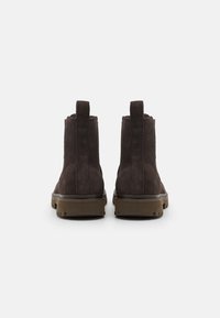 Calvin Klein Jeans EVA BOOT MID CHELSEA ICONIC - Klasične gležnjače - brown