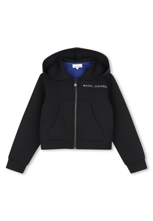 Zwarte cropped hoodie met rits aan de voorkant, twee zakken en "Marc Jacobs" logo op de linker bovenborst, met blauwe binnenvoering in de capuchon.