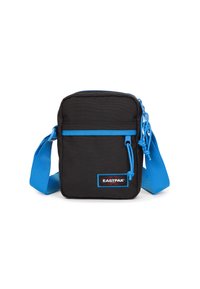 Sort stof crossbody tas med blå accenter. Har en rektangulær form, justerbar strop, lynlåslukning og mærket label på fronten.