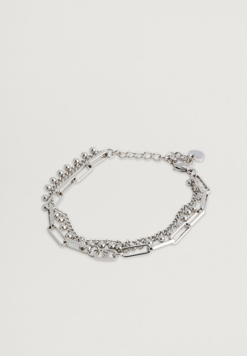 Bracciale argento con design intrecciati di ovali lisci e piccole perline rotonde, dotato di un gancio sicuro e catena regolabile.