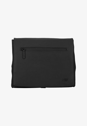Pochette rectangulaire noire avec une poche zippée horizontale sur un côté et un petit logo de marque embossé dans le coin inférieur droit.