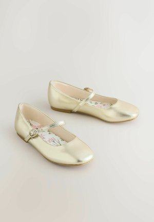 Goldene Ballerinas aus Metall mit abgerundeter Spitze und dekorativem Riemen über dem Rist, mit einer Innensohle im Blumenmuster.