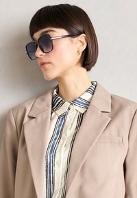 Saulesbrilles - black