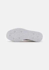 adidas Originals UNISEX - Tenisice - footwear white/core black/spark