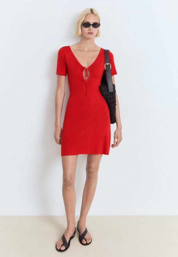 MET STRIK BIJ DE HALSLIJN - Etuikleid - rood