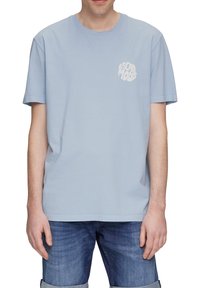 QS MIT BRUST- UND RÜCKEN - T-shirt print - himmelblau