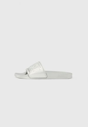 SAMAYEMI W - Strandpapucsok és -szandálok - silver-coloured