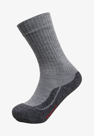 Graue gerippte Socke mit einem gepolsterten, dunkelgrauen Zehen- und Fersenbereich. Verfügt über rote Markenbeschriftung an der Seite und besteht aus einem strukturierten, dehnbaren Material.