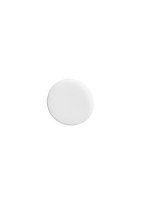 Glossy hvid malingsprøve i en cirkulær form, glat overflade med små prikker, præsenteret mod en ensfarvet hvid baggrund.