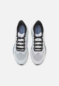 Nike Performance AIR ZOOM PEGASUS 41 - Chaussures de running sur route - photon dust/metallic silver/ashen slate/black/racer blue