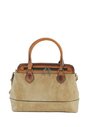 Beige suède handtas met bruine leren handvatten, bovenrits en afgeronde rechthoekige vorm op een witte achtergrond.