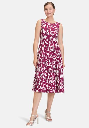Vera Mont MIT PRINT - Freizeitkleid - cream dark red