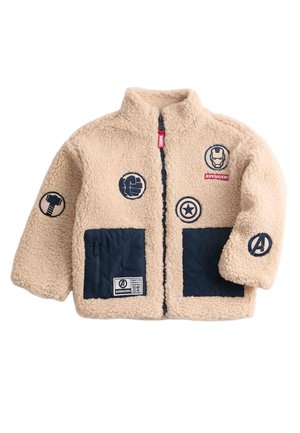 Beige Fleecejacke mit schwarzen gesteppte Taschen, Frontreißverschluss und Avengers-Logos, darunter Iron Man, Thor, Hulk und Captain America.