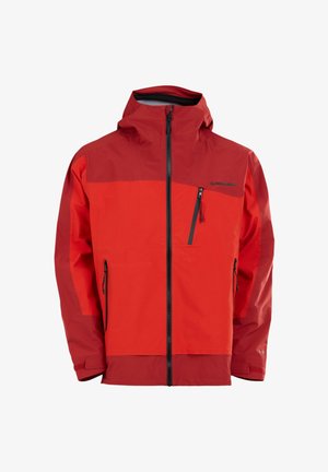 Červená voděodolná bunda s kontrastní tmavší červenou horní částí, plným předním zipem, nastavitelnou kapucí a dvěma bočními zipovými kapsami.