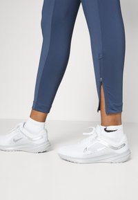 Nike Performance Pantalon de survêtement - blue