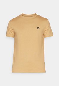 Kortærmet T-shirt i lys gul bomuld med rund halsudskæring og et lille sort trælogo på venstre bryst.