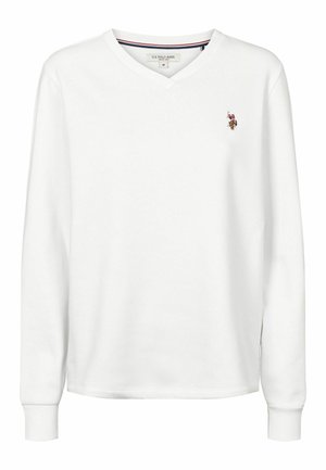 Bílý pulovr s dlouhým rukávem ve véčkovém výstřihu, vyrobený z hladkého materiálu, s malým vyšívaným logem na levé horní části hrudi a žebrovanými manžetami.