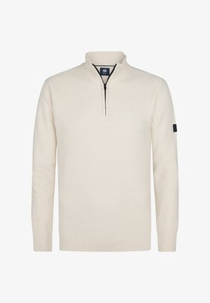 Sweter w kolorze kremowym, dziany, z półzamkiem z przodu, ribbowanym kołnierzem, mankietami i brzegiem, oraz ciemną łatką na lewym rękawie.