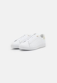 EA7 Emporio Armani UNISEX - Tenisice - white/gold