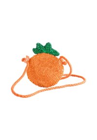 Borsa rotonda arancione con texture di paillettes, accentata da una foglia verde e dotata di tracolla intrecciata. Presenta un colore vivace e un design giocoso.