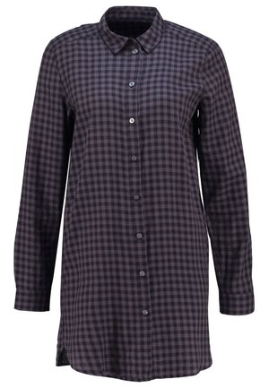 Pitkähihainen napillinen paita, jossa musta ja tummanharmaa ruudullinen kuvio ja terävä kaulus.