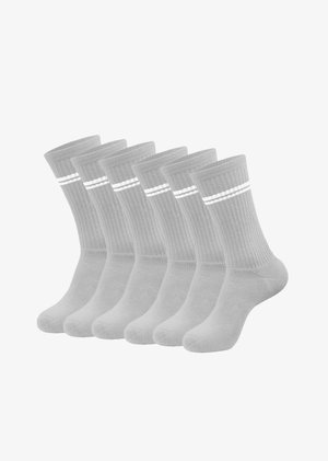 Calcetines de algodón grises, paquete de seis, con textura acanalada y dos rayas blancas en la parte superior, de longitud media hasta la pantorrilla. Tejido suave, puntera sin costuras.