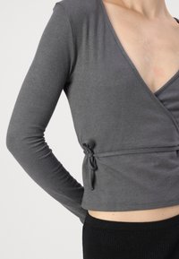Gina Tricot LONG SLEEVE WRAP - Top dugih rukava - thunderstorm