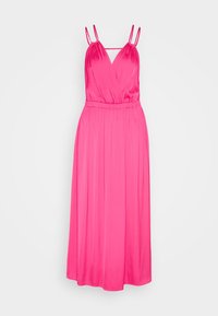 Robe maxi rose sans manches avec un design portefeuille, dotée d'une taille élastique et d'un tissu fluide et lisse. Aucun motif ou accent visible.