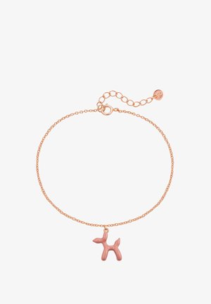 Bracciale a catena in oro rosa con un ciondolo a forma di cane rosa, caratterizzato da una superficie liscia e un design giocoso, fissato con una chiusura a moschettone e una catena di estensione.