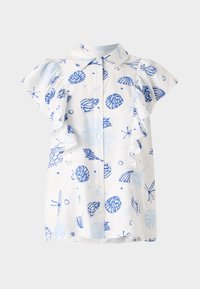 Blusa bianca a maniche corte con motivo di conchiglie blu e vita marina, abbottonatura frontale, lati arricciati e colletto a punta.