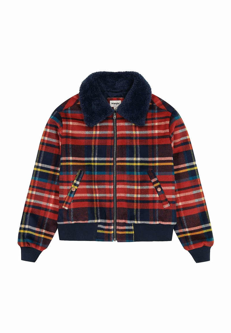 Giacca a quadri rossi e blu con colletto in pelliccia sintetica, zip frontale, tasche laterali e polsini e orlo a costine. Texture morbida e design strutturato.