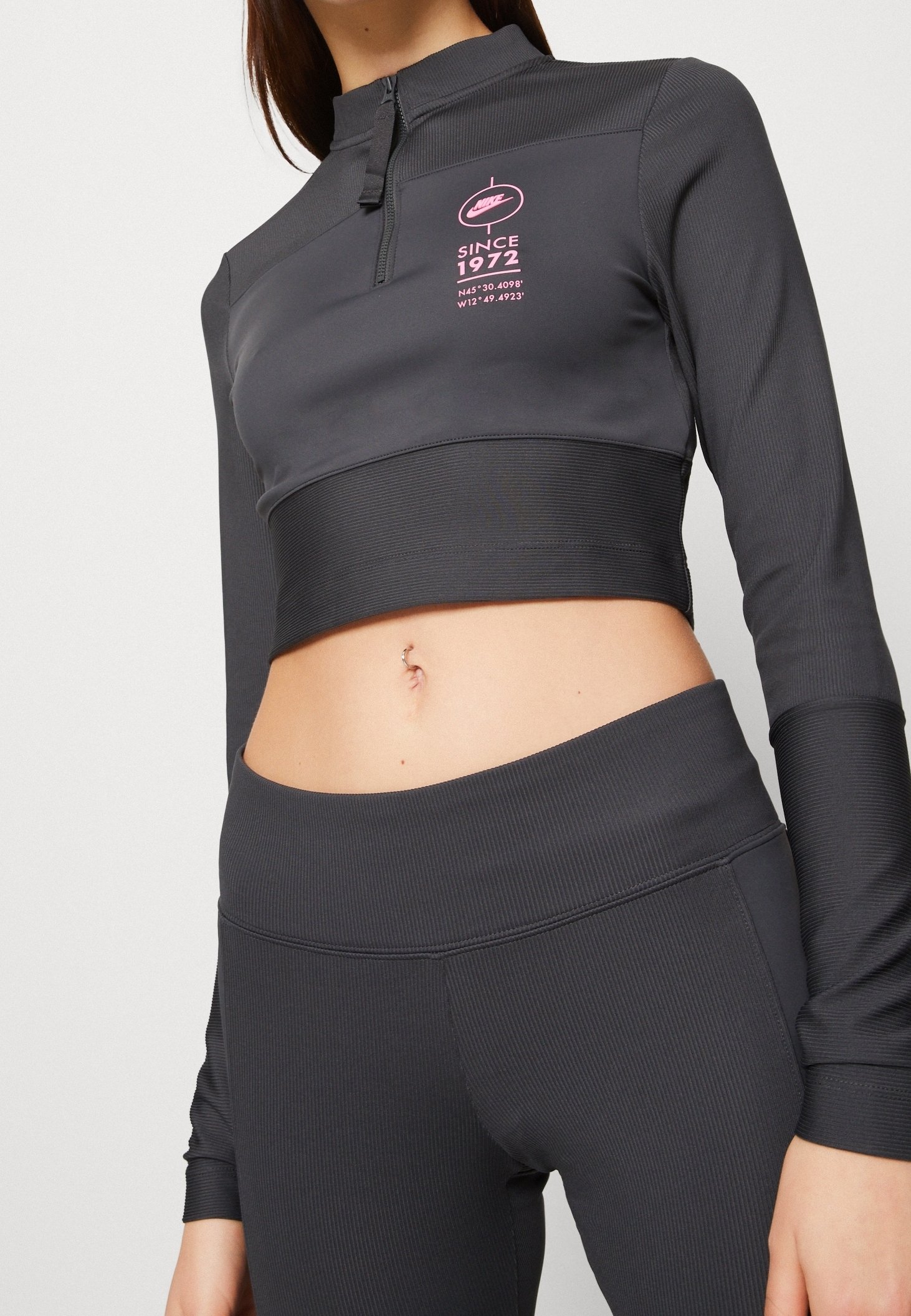 nike ribbed long sleeve crop top