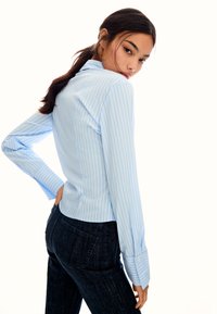 Bershka Button-down blouse - light blue