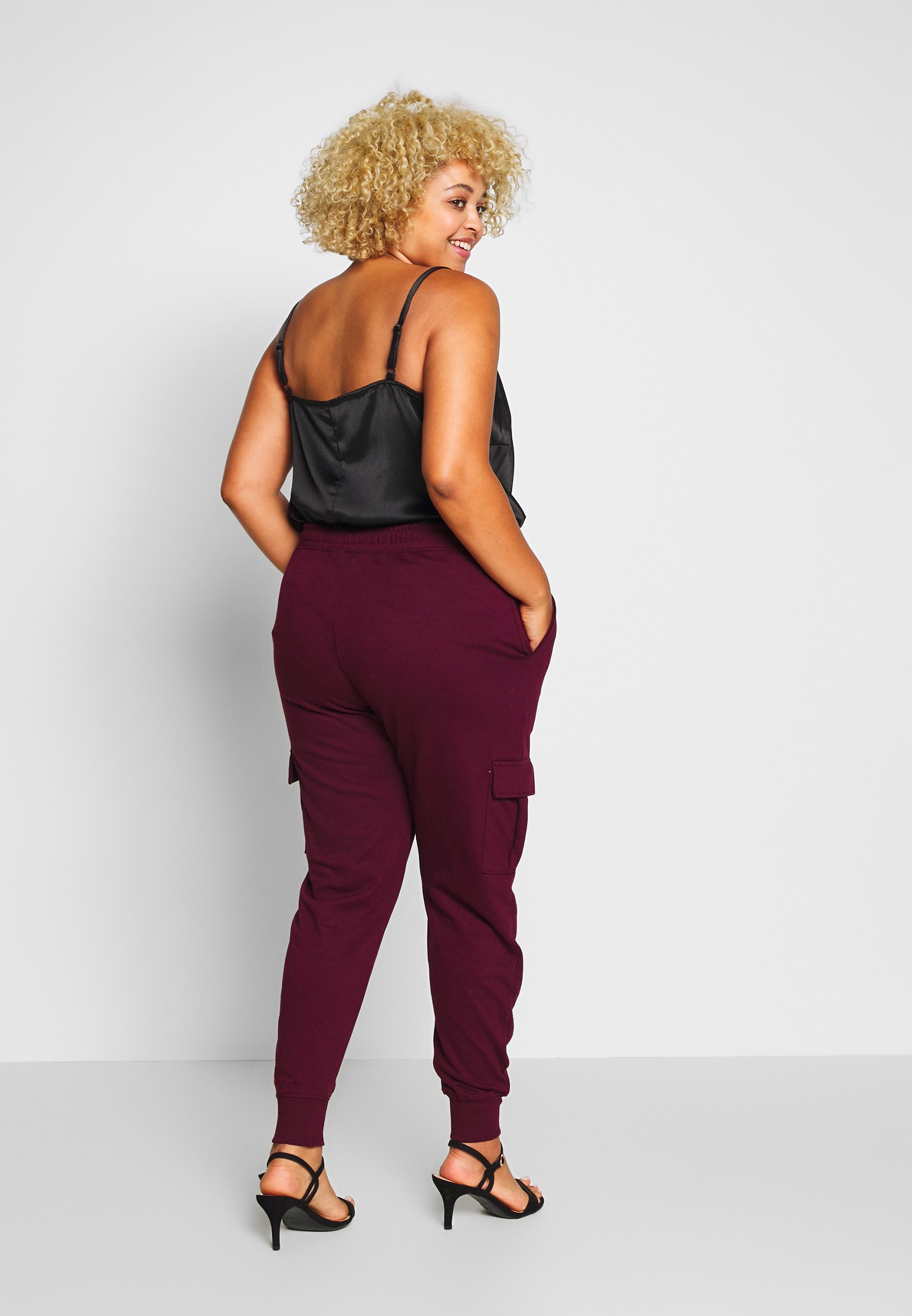 Missguided Plus UTILITY POCKET HIGH WAISTED Joggebukse Missguided Plus UTILITY POCKET HIGH WAISTED - Joggebukse - wine