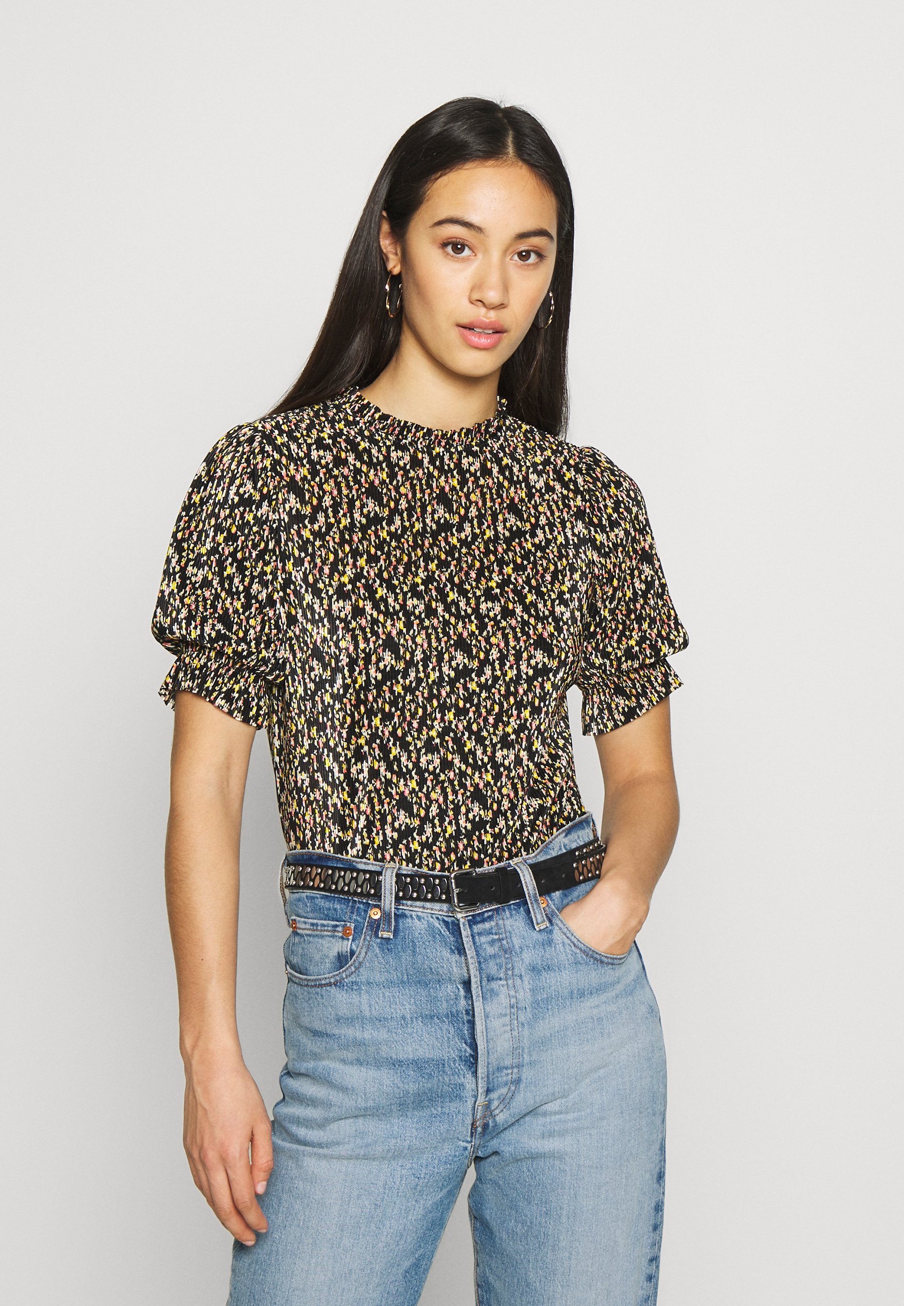 Miss Selfridge PUFF PIECRUST PLISSE Bluser black Miss Selfridge RUCHED PUFF SLEEVE - Bluser - black